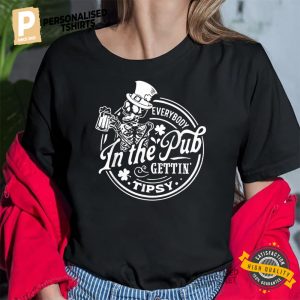 vEverybody In the Pub Skeleton T shirt